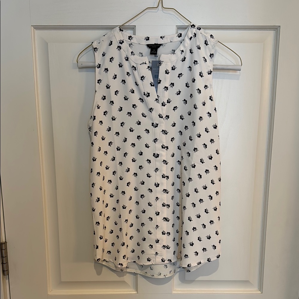 Ann Taylor Cream Sleeveless Blouse with Mandarin Collar